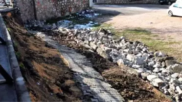Nevşehir'de Bahçe Duvarı Çöktü, 4 Kişi Yaralandı