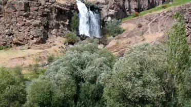 Erciş'te Çevre Temizliği Yapıldı