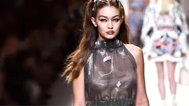 Gigi Hadid Milano Moda Haftasına Damga Vurdu
