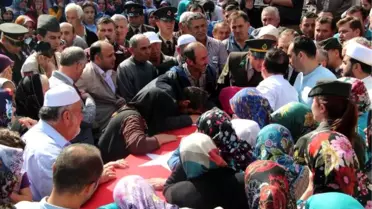Şehit Uzman Onbaşı'nın Cenazesi Samsun'da Gözyaşlarıyla Karşılandı (2)