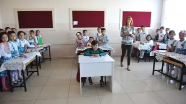 Anne Kucağından Akülü Sandalyeye