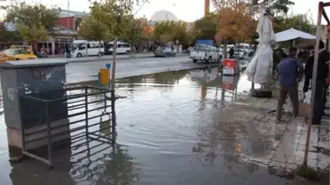 Gürpınar İlçe Merkezi Sular Altında Kaldı