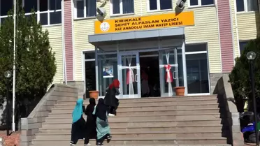 Başörtüsü Mağduru Öğretmene İadeiitibar