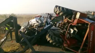 Traktör ile Otomobil Çarpıştı: 3 Ölü, 3 Yaralı