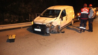 Kamyonet ile Hafifi Ticari Kamyonet Çarpıştı: 1 Yaralı