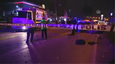 Otomobil Çöp Kamyonuna Çarptı: 2 Ölü 1 Yaralı