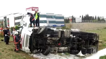 Tuzla'da Yakıt Tankeri Devrildi: 1 Kişi Yaralandı