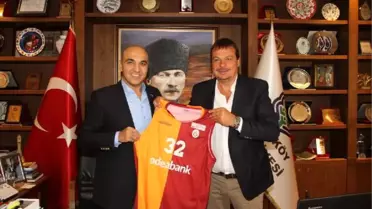Ergin Ataman'dan Çocuklara Anlamlı Ziyaret