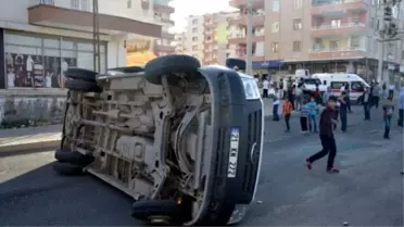 Diyarbakır'da Minibüs ile Ticari Taksi Çarpıştı: 6 Yaralı