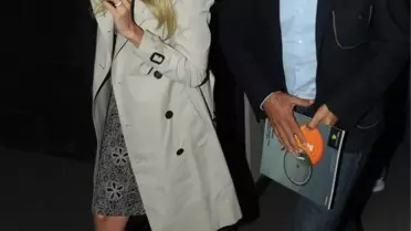 Eşiyle Yemeğe Çıkan Mahsun Gazetecilere Yakalandı