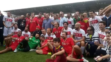 Vos 26 Üyeleri Ünlüler-efsaneler Maçında