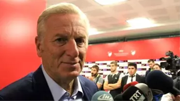 Ali Dürüst: 'Kadroyu Seçen Hoca Sonucuna Katlanır'