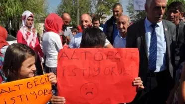 Görüntülü Haber) Üst Geçit Yapılması İçin Yolu Trafiğe Kapattılar