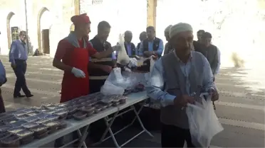 Silvan Belediyesi Aşure Dağıttı.