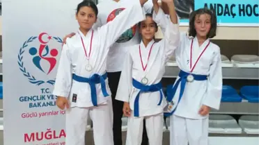 Karate Takımından 10 Madalya