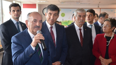 Bakan Müezzinoğlu Öğle Yemeğini Lastik İşçileriyle Yedi