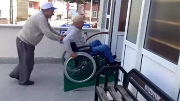 Engelli Vatandaşlar İçin Camiye Engelli Rampası Yaptılar