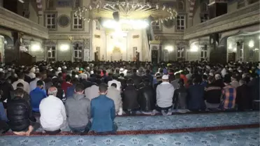 Gençler, 15 Temmuz Ruhuyla Sabah Namazında Buluştu