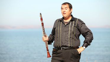 Ata Demirer Film Çekimleri Sırasında İlkokul Aşkıyla Karşılaştı