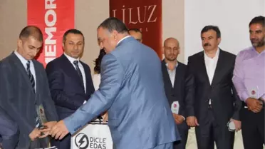 Düzeltme) Başarılı Gazeteciler Ödüllendirildi