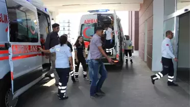 Kamyonet Park Halindeki Hafif Ticari Araca Çarptı: 3 Yaralı