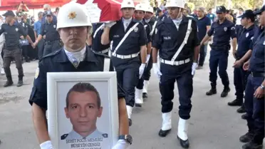 Şehit Polis Hüseyin Cengiz'i Osmaniye'de 5 Bin Kişi Son Yolculuğuna Uğurladı