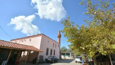 Manzara Resimli Camiye Ziyaretçi Akını