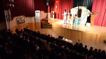 'Geleceğe Bir Damla' isimli çocuk tiyatrosu Foça'da sahnelendi
