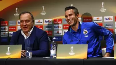 Fenerbahçe'de Teknik Direktör Dirk Advocaat ve Robin Van Persie Basın Toplantısı Düzenlediler