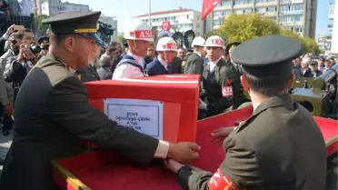Şehit Yüzbaşı Çevik'i 10 Bin Kişi Son Yolculuğuna Uğurladı