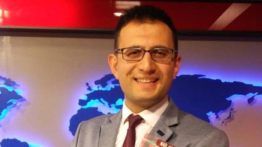 Kitap Yazdığı Sevgilisine Ana Haberde Evlilik Teklifi Yaptı