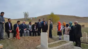 İmam Hatipli Öğrenciler Şehitliği Ziyaret Etti