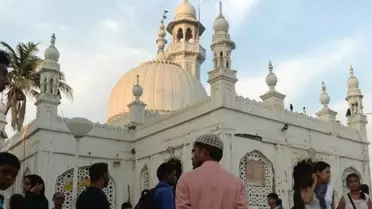 Hindistan'da Kadınlar Hacı Ali Cami Türbesine Girebilecek