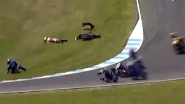 Moto GP 3 Yarışında Yürekleri Ağızlara Getiren Bir Kaza Yaşandı