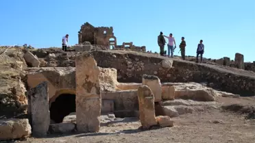 Zerzevan Kalesi'nde Bin 500 Yıllık Yeraltı Sığınağı Bulundu