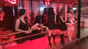 Kral Öldü, Hayat Kadınları Yas Tuttu