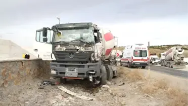Yozgat'ta Kayan Tır, Beton Mikseri ve Otomobile Çarptı