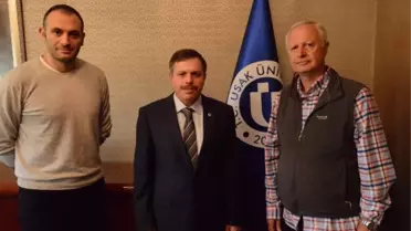Hasan Tahsin Ayvalıoğlu'nun Kitapları Uşak Üniversitesi'ne Bağışlandı