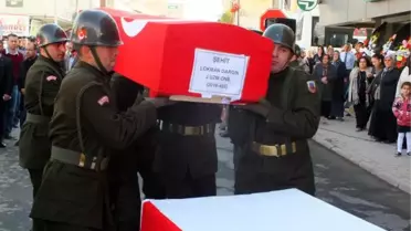 Acılı Aile Şehidini Kürtçe Ağıtlarla Uğurladı