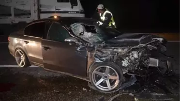 Traktöre Çarpan Otomobilin Sürücüsü Hayatını Kaybetti