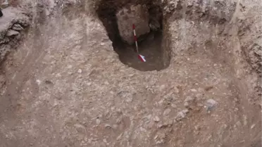 Kanalizasyon Çalışması Sırasında Bulunan Tarihi Mezarda, Arkeolog Eşlinde Çalışma
