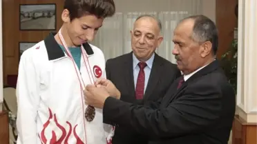 Tülomsaş'tan Başarılı Sporcuya Ödül