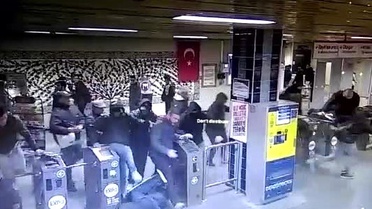 Napoli Taraftarının Şirinevler Metrosunu Birbirine Kattığı Anlar Güvenlik Kamerasında