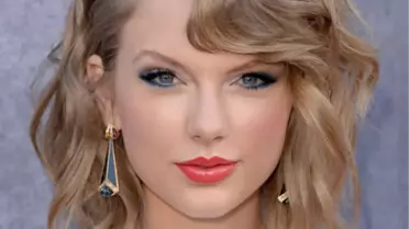 Taylor Swift Zirveye Oturdu