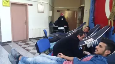 Üniversite Öğrencileri Kan Bağışında Bulundu