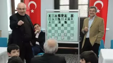 Satrancın Büyük Ustaları Satranç Severler İçin Oyun Analizlerini Yaptı