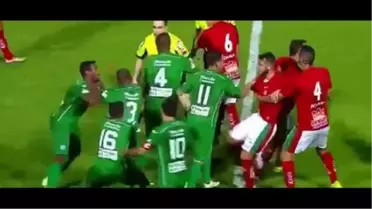 Futbolcu Hakeme Böyle Saldırdı!