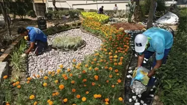 Taçsız Kral'ın Heykeli Açılıyor