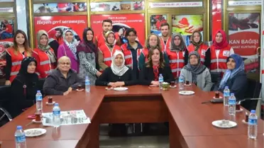 Ak Partili Kadınlardan Kızılay'a Ziyaret