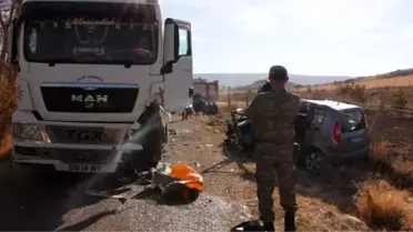 Elazığ'da Kamyonet ile Tır Çarpıştı: 1 Ölü, 5 Yaralı